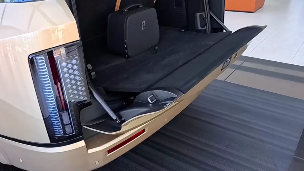 BYD Yangwang U8 CARGO