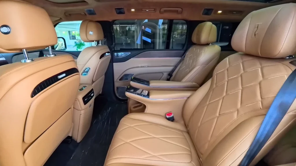 BYD Yangwang U8 Rear seats